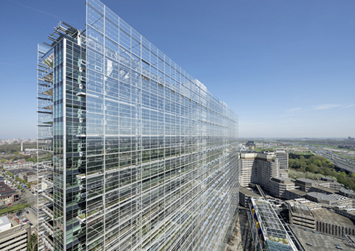 



SGG Cool-Lite Xtreme Silver II bietet eine hohe Selektivität, einen niedrigen Emissionsgrad, leicht silbrige Reflexion und hohe Transparenz.
