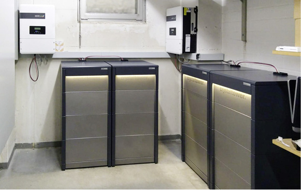 



Bei der Firma Musterring wurden zwei CrystalTower-Stromspeicher vom Typ 21,6/3 mit einer Brutto-Kapazität von 72,0 kWh installiert. 
