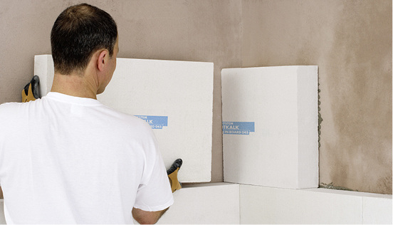 



Das mineralische Innendämm-System Knauf Rotkalk in-System spart Heizenergie und sorgt für ein angenehmes Wohnklima. Sämtliche Komponenten bis hin zum bewährten Rotkalk-Putz sind perfekt aufeinander abgestimmt.
