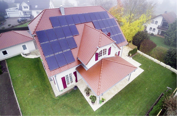 



Mieterstrom bietet ein immenses Potenzial für den Ausbau der Photovoltaik. Damit es in größerem Umfang ausgeschöpft werden kann, sollten bürokratische und steuerliche Hürden unbedingt abgebaut werden. 
