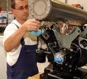 Montage eines Ecopower Mini-BHKWs bei PowerPlus Technologies.